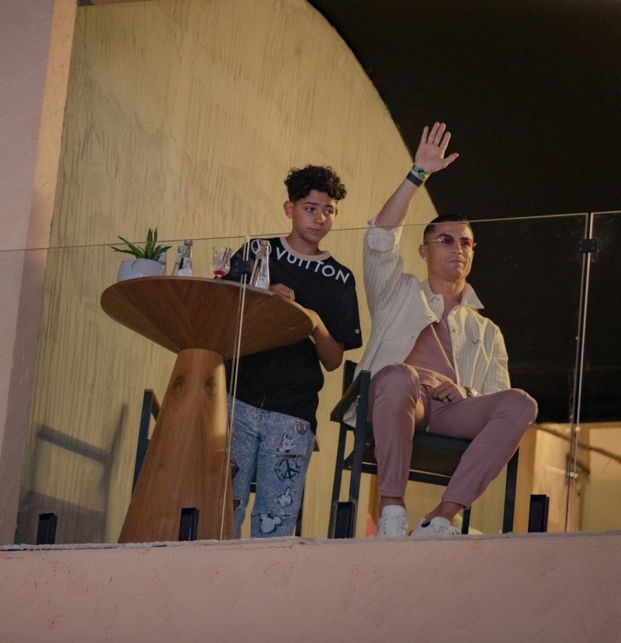 Cristiano Ronaldo, ironizat după ce a fost fotografiat la o gală de box: