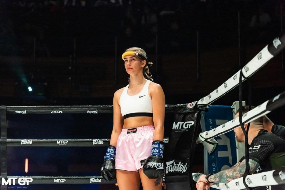 Sexy pe OnlyFans, bestie în ring! Câștigă o avere din online, dar a debutat box la gala lui Mayweather _7