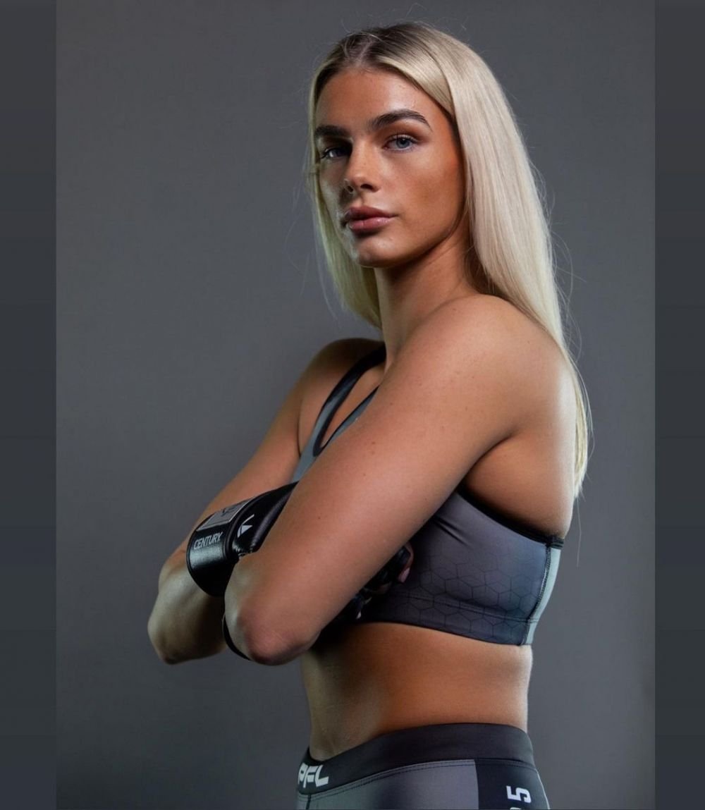 Sexy pe OnlyFans, bestie în ring! Câștigă o avere din online, dar a debutat box la gala lui Mayweather _13