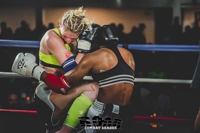 Sexy pe OnlyFans, bestie în ring! Câștigă o avere din online, dar a debutat box la gala lui Mayweather _17
