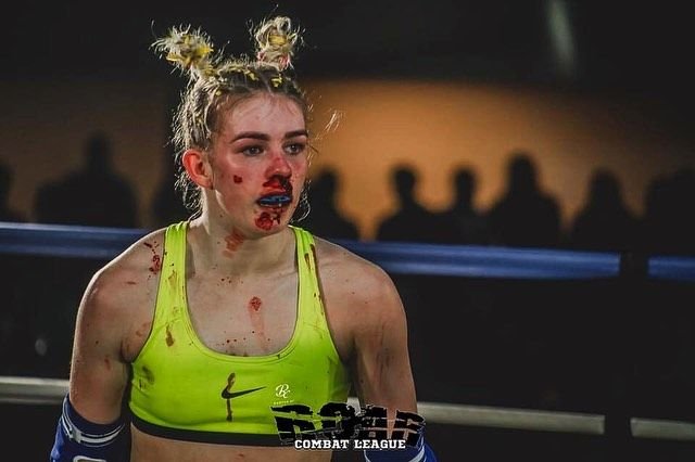 Sexy pe OnlyFans, bestie în ring! Câștigă o avere din online, dar a debutat box la gala lui Mayweather _19