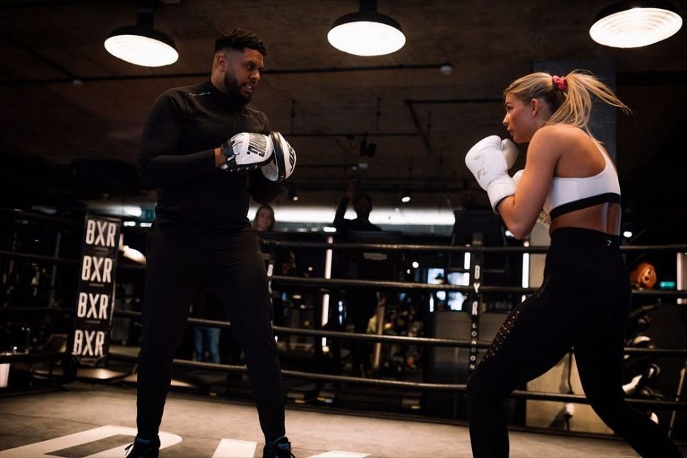 Sexy pe OnlyFans, bestie în ring! Câștigă o avere din online, dar a debutat box la gala lui Mayweather _23