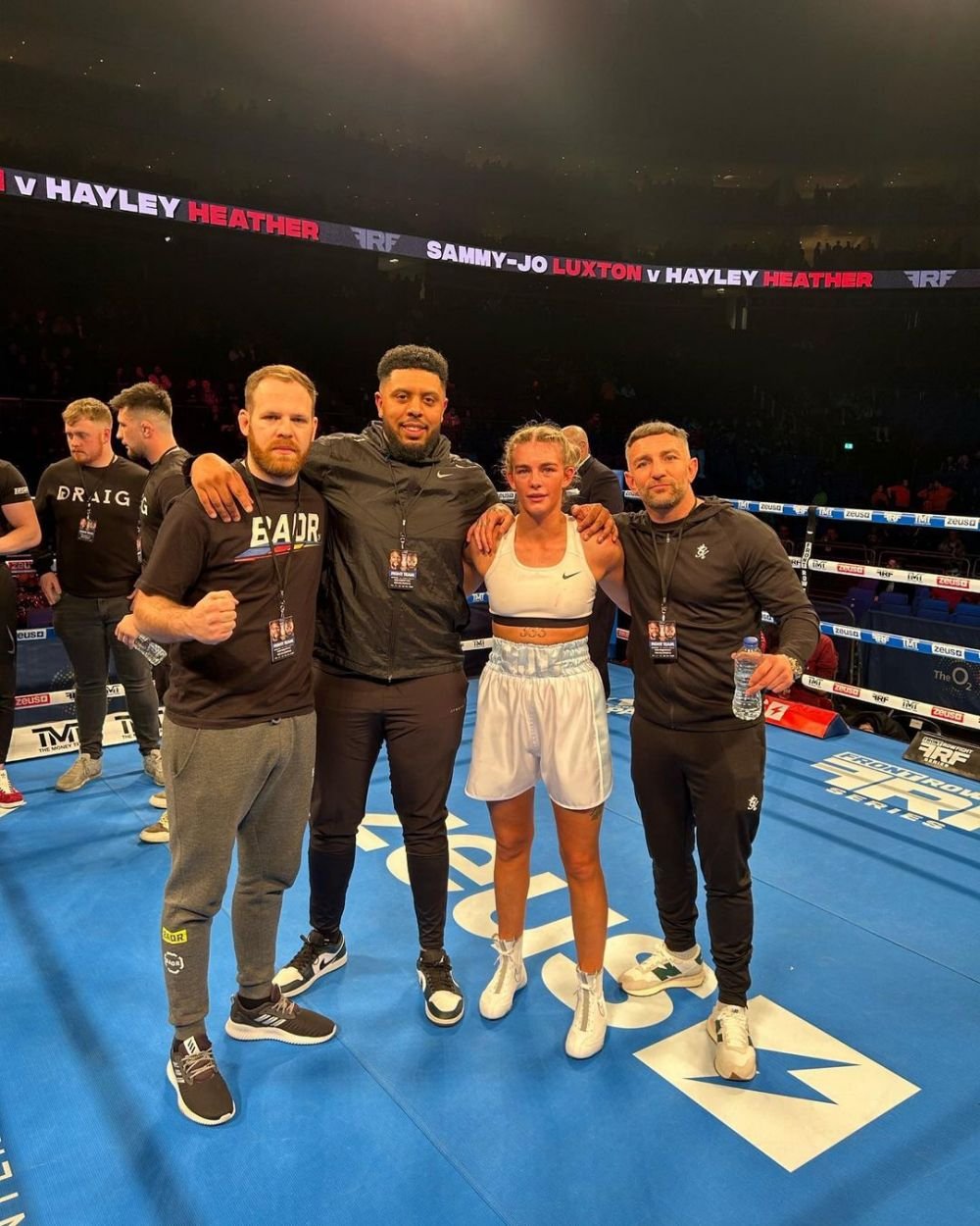 Sexy pe OnlyFans, bestie în ring! Câștigă o avere din online, dar a debutat box la gala lui Mayweather _26