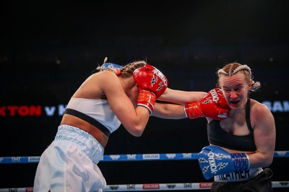 Sexy pe OnlyFans, bestie în ring! Câștigă o avere din online, dar a debutat box la gala lui Mayweather _27