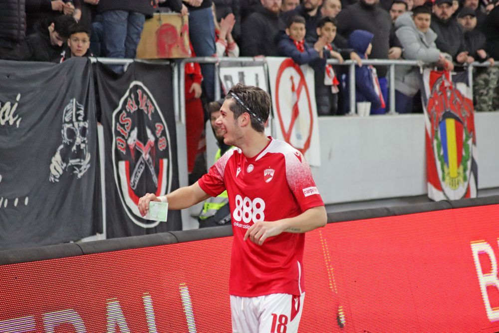Un dinamovist, premiat cu 100 de euro de un suporter din peluză, după ce a marcat pentru Dinamo!_9