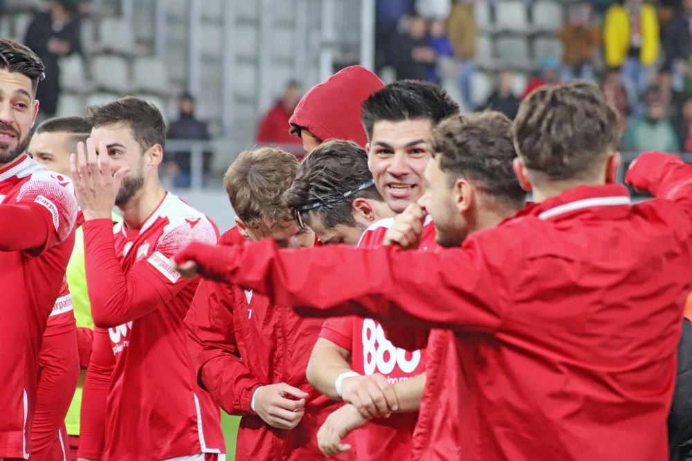 Un dinamovist, premiat cu 100 de euro de un suporter din peluză, după ce a marcat pentru Dinamo!_13