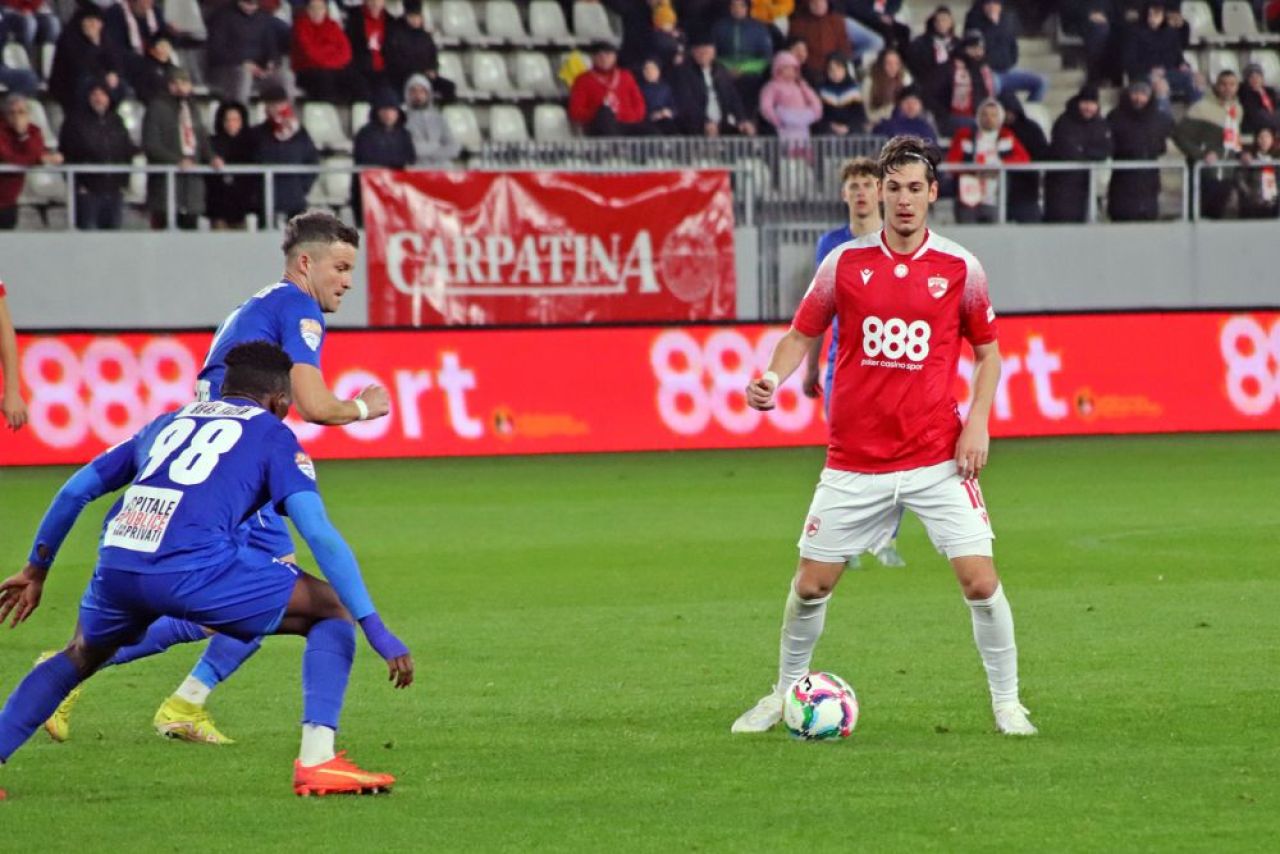 Un dinamovist, premiat cu 100 de euro de un suporter din peluză, după ce a marcat pentru Dinamo!_16
