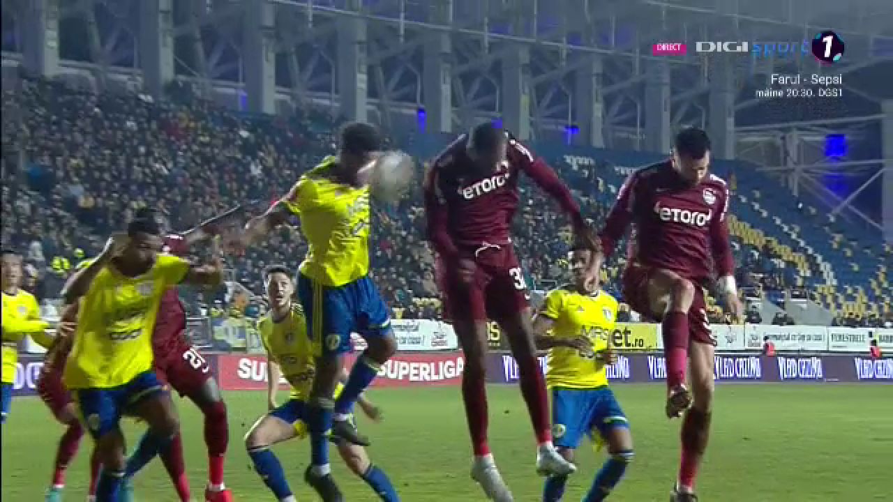 Verdictul specialistului după faza la care CFR Cluj a cerut un penalty în meciul cu Petrolul_3