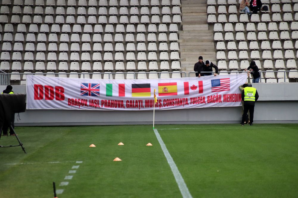 Victoria lui Dinamo, &icirc;n imagini. C&acirc;inii au c&acirc;știgat la scor și au calificarea &icirc;n play-off &icirc;n propriile m&acirc;ini