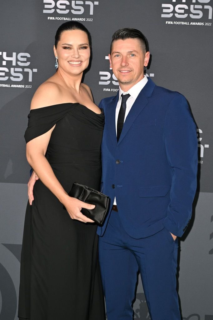 Ele au fost 'The Best' pe covorul roșu! Cele mai spectaculoase apariții de la gala din Paris: de la Antonela Roccuzzo până la Adriana Lima _5