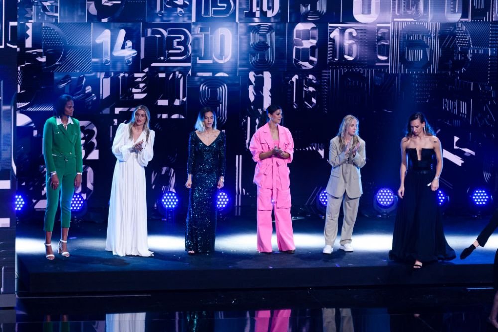 Ele au fost 'The Best' pe covorul roșu! Cele mai spectaculoase apariții de la gala din Paris: de la Antonela Roccuzzo până la Adriana Lima _36