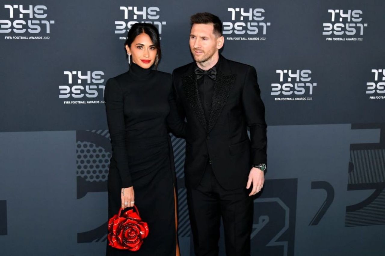 Ele au fost 'The Best' pe covorul roșu! Cele mai spectaculoase apariții de la gala din Paris: de la Antonela Roccuzzo până la Adriana Lima _44