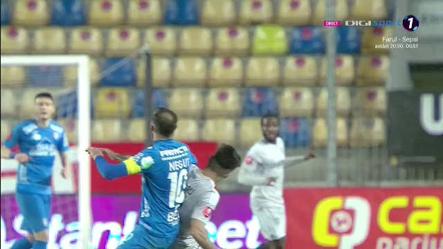 Fotbal sau UFC?! Lovitura încasată de un fotbalist în Chindia Târgoviște - FCU Craiova_14