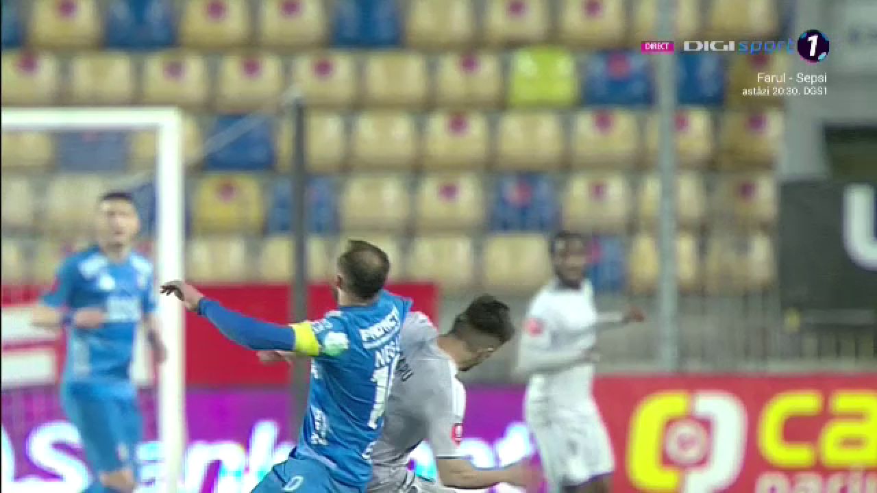 Fotbal sau UFC?! Lovitura încasată de un fotbalist în Chindia Târgoviște - FCU Craiova_26