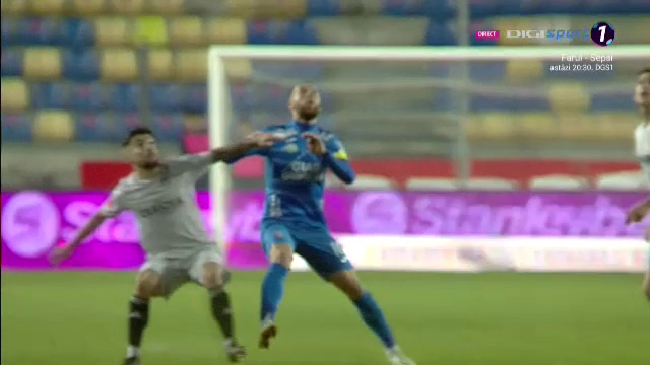 Fotbal sau UFC?! Lovitura încasată de un fotbalist în Chindia Târgoviște - FCU Craiova_29