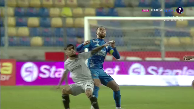 Fotbal sau UFC?! Lovitura încasată de un fotbalist în Chindia Târgoviște - FCU Craiova_31