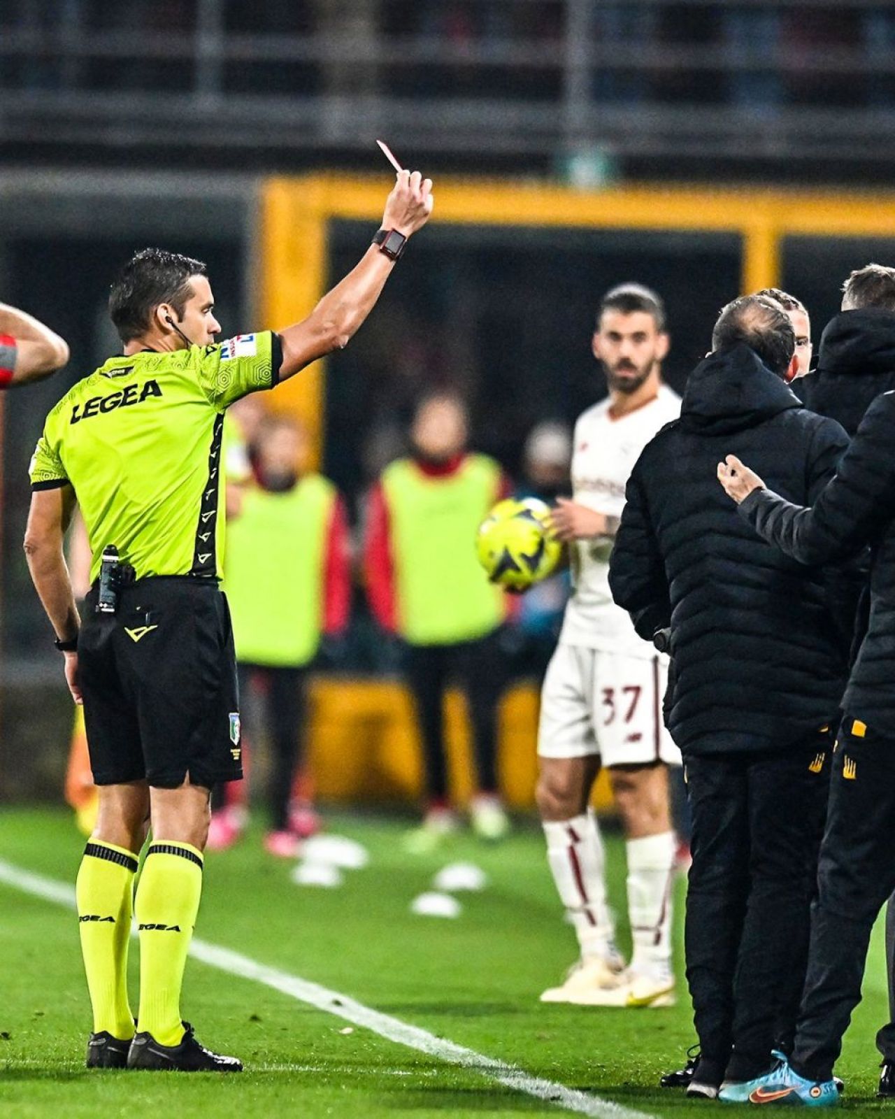 AS Roma, victima sigură a lui Cremonese! A învins-o și în Seria A, într-un meci în care Mourinho a fost eliminat după ce l-a înjurat pe arbitru_3