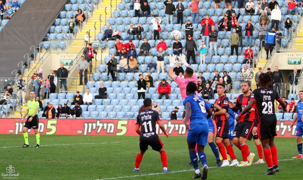 Campionatul în care mai mult de jumătate dintre echipe poartă același nume! Atacantul cu un gol într-un an în România se luptă pentru titlul de golgheter_3