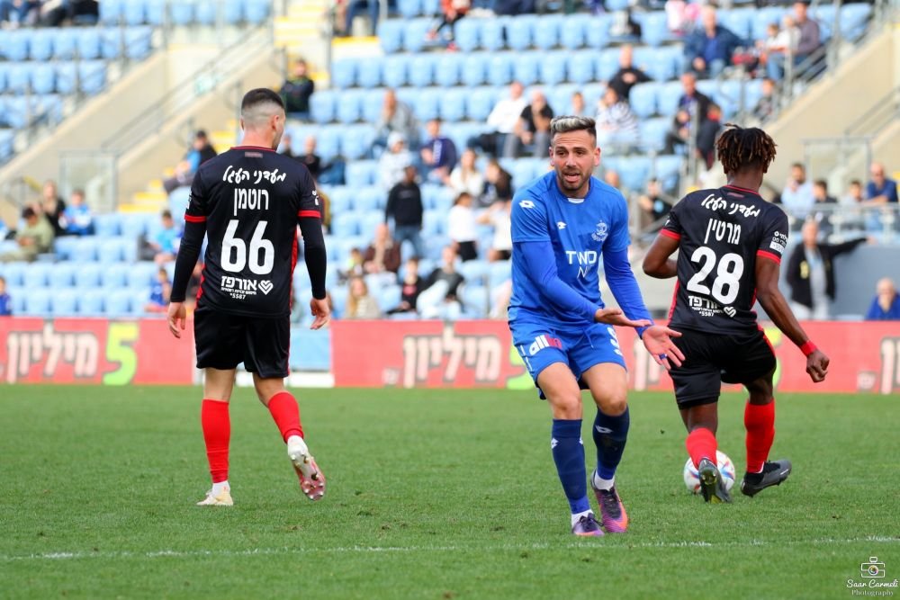 Campionatul în care mai mult de jumătate dintre echipe poartă același nume! Atacantul cu un gol într-un an în România se luptă pentru titlul de golgheter_13