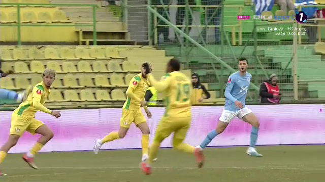 E fotbalist sau kickboxer?! Meleke nu a avut milă de un adversar în CS Mioveni - FC Voluntari_12