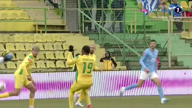 E fotbalist sau kickboxer?! Meleke nu a avut milă de un adversar în CS Mioveni - FC Voluntari_13
