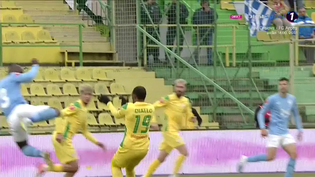 E fotbalist sau kickboxer?! Meleke nu a avut milă de un adversar în CS Mioveni - FC Voluntari_14