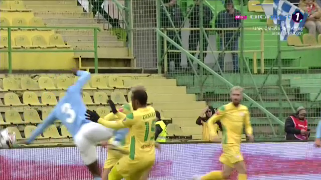 E fotbalist sau kickboxer?! Meleke nu a avut milă de un adversar în CS Mioveni - FC Voluntari_15