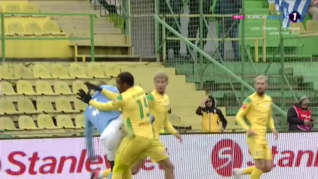 E fotbalist sau kickboxer?! Meleke nu a avut milă de un adversar în CS Mioveni - FC Voluntari_16