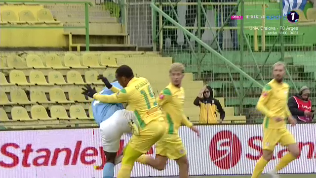 E fotbalist sau kickboxer?! Meleke nu a avut milă de un adversar în CS Mioveni - FC Voluntari_17