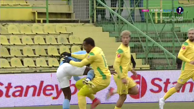 E fotbalist sau kickboxer?! Meleke nu a avut milă de un adversar în CS Mioveni - FC Voluntari_18