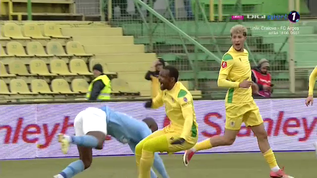 E fotbalist sau kickboxer?! Meleke nu a avut milă de un adversar în CS Mioveni - FC Voluntari_20