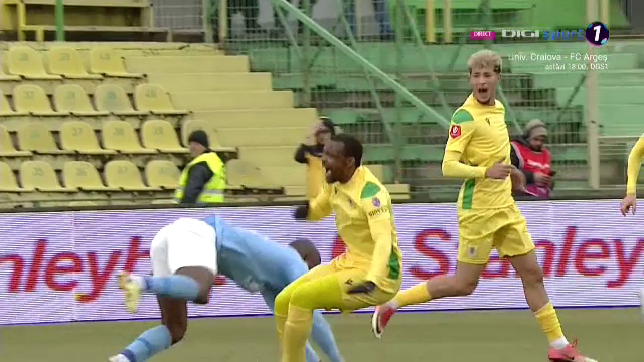 E fotbalist sau kickboxer?! Meleke nu a avut milă de un adversar în CS Mioveni - FC Voluntari_20