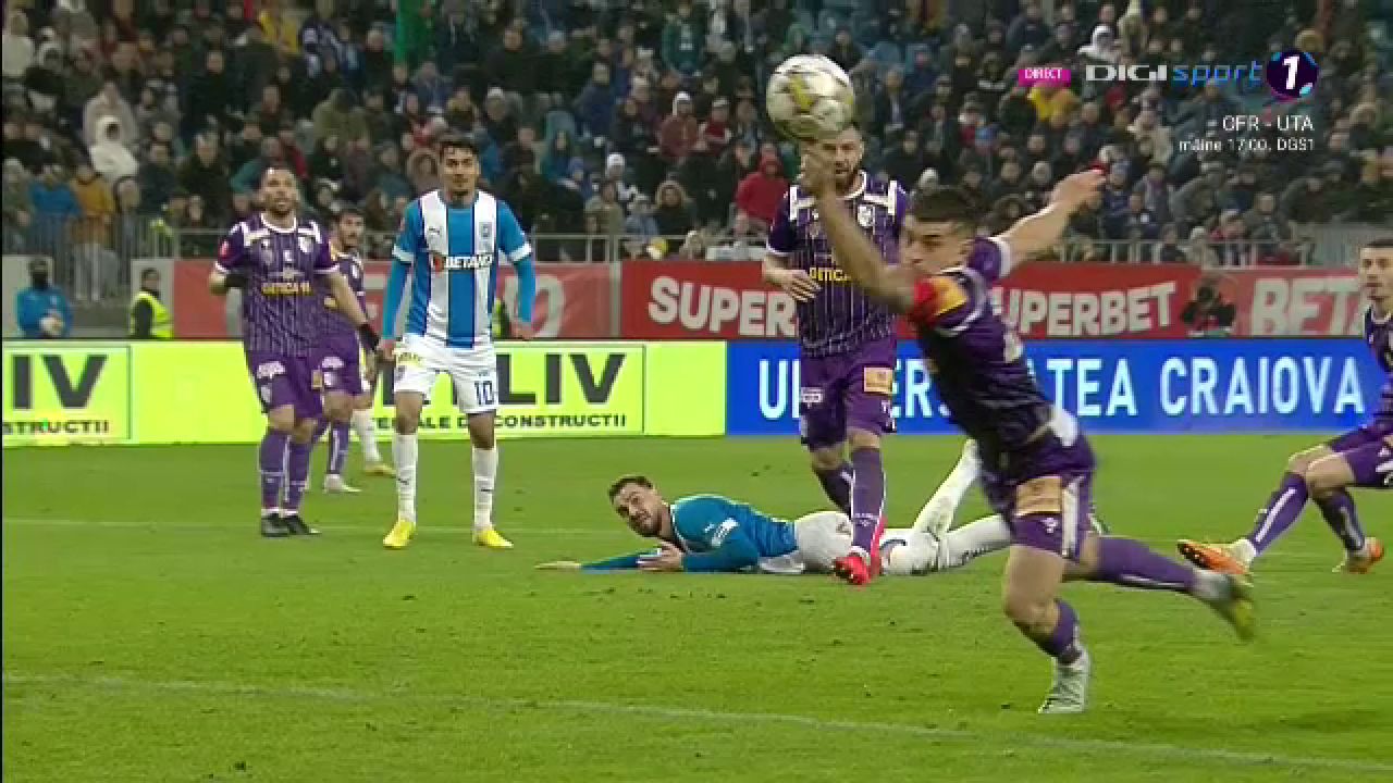 Ce a fost în capul lui?! Hențul penibil comis de Tofan în Universitatea Craiova - FC Argeș_15
