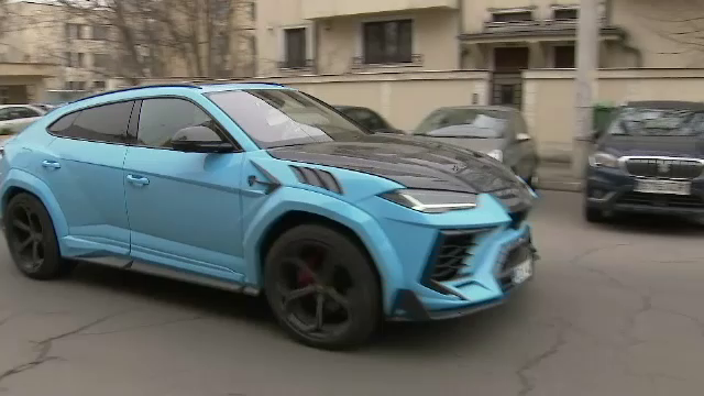 Familia Mititelu, apariție care îți 'taie respirația' la sediul LPF. Bolidul de lux din care au coborât cei doi_7