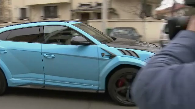 Familia Mititelu, apariție care îți 'taie respirația' la sediul LPF. Bolidul de lux din care au coborât cei doi_8