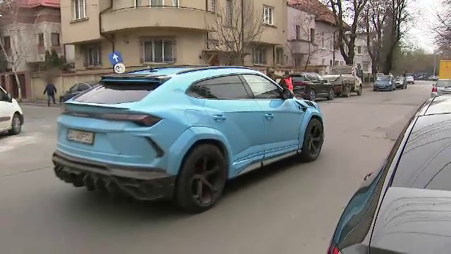 Familia Mititelu, apariție care îți 'taie respirația' la sediul LPF. Bolidul de lux din care au coborât cei doi_12