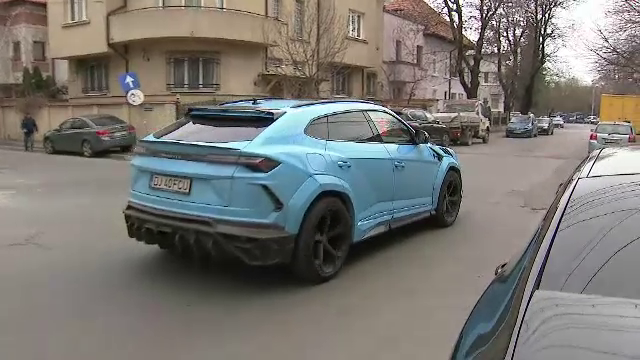 Familia Mititelu, apariție care îți 'taie respirația' la sediul LPF. Bolidul de lux din care au coborât cei doi_13
