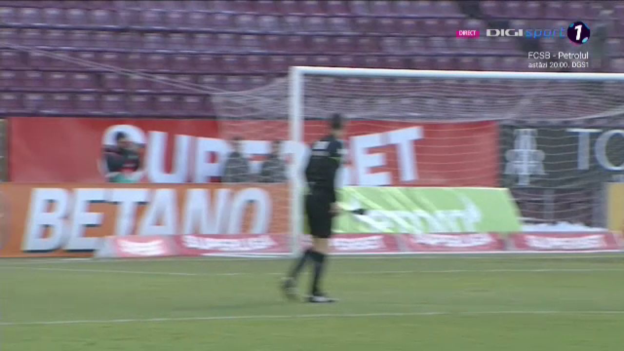 Ce a putut să strige crainicul stadionului după ce Ciprian Deac a irosit un penalty în CFR - UTA_54