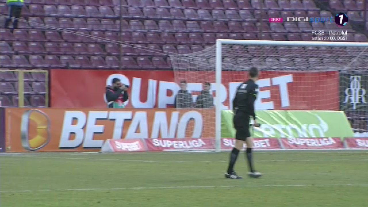 Ce a putut să strige crainicul stadionului după ce Ciprian Deac a irosit un penalty în CFR - UTA_55