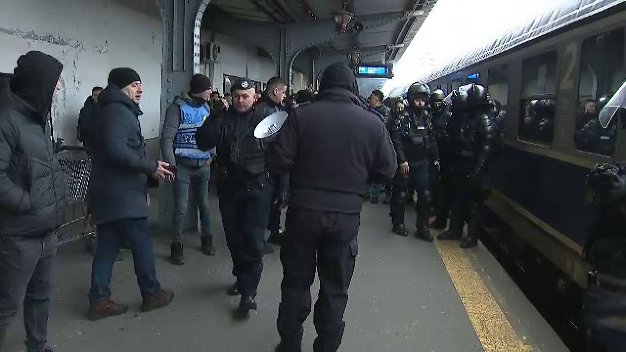 Se anunță spectacol! Suporterii Petrolului Ploiești au făcut senzație în Gara de Nord înainte de meciul cu FCSB_1