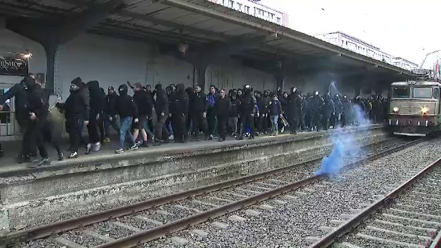 Se anunță spectacol! Suporterii Petrolului Ploiești au făcut senzație în Gara de Nord înainte de meciul cu FCSB_31
