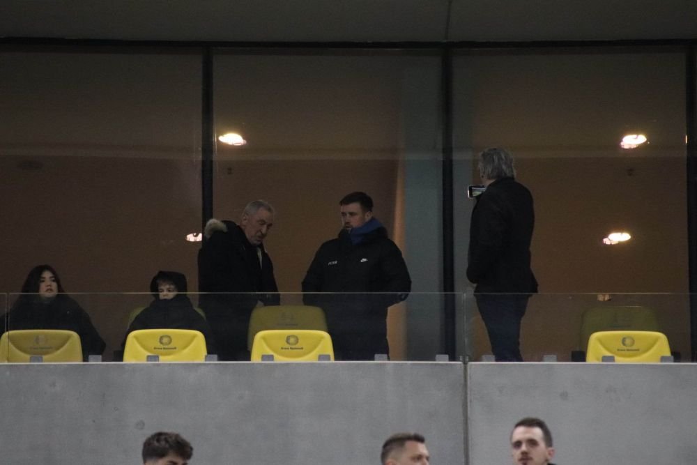 Cu cine a fost surprins Mihai Pintilii, în lojă, înainte de FCSB - Petrolul Ploiești_2