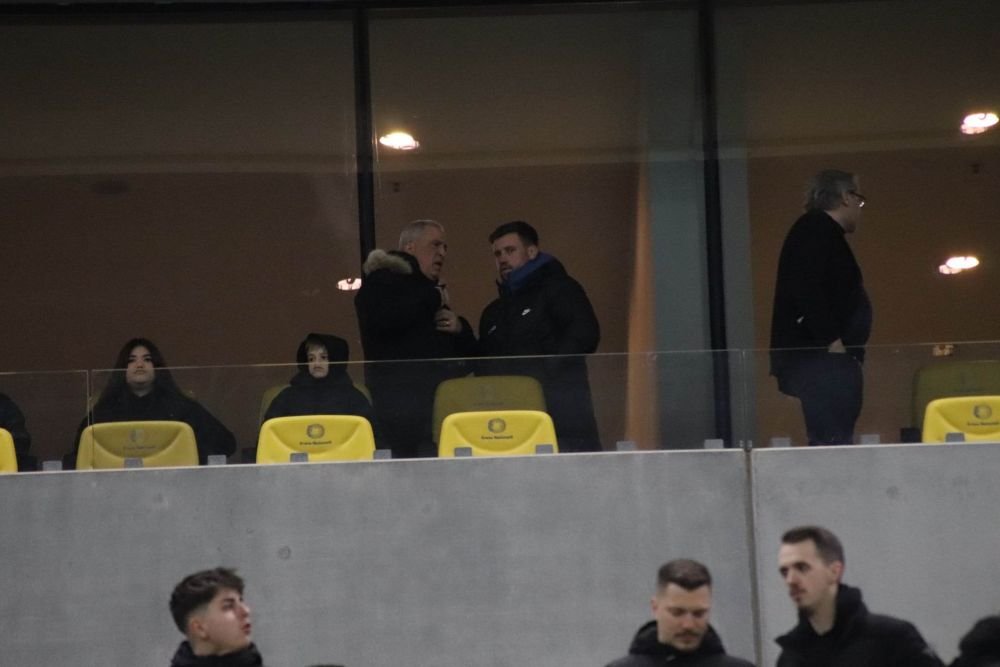Cu cine a fost surprins Mihai Pintilii, în lojă, înainte de FCSB - Petrolul Ploiești_4