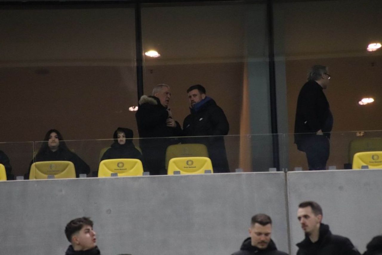 Cu cine a fost surprins Mihai Pintilii, în lojă, înainte de FCSB - Petrolul Ploiești_4