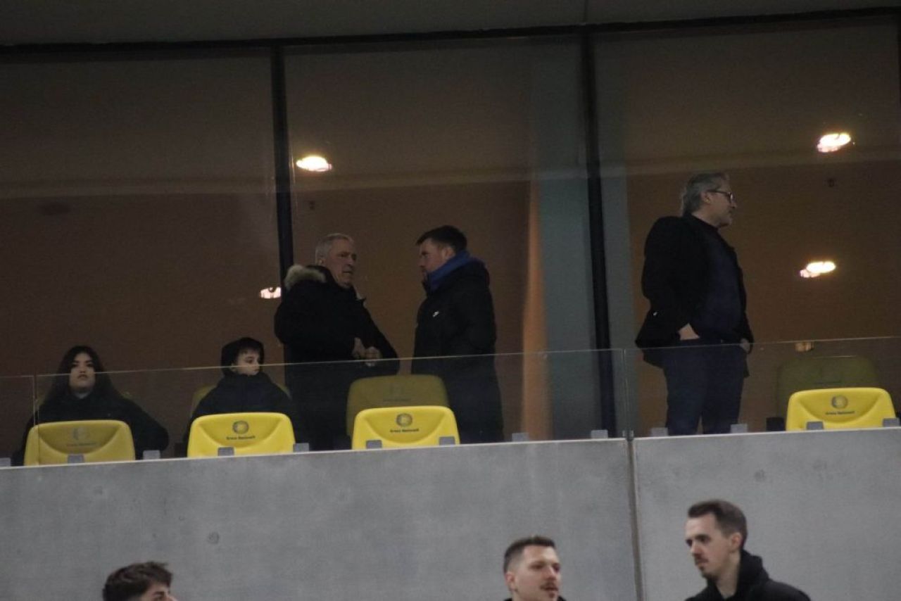 Cu cine a fost surprins Mihai Pintilii, în lojă, înainte de FCSB - Petrolul Ploiești_5
