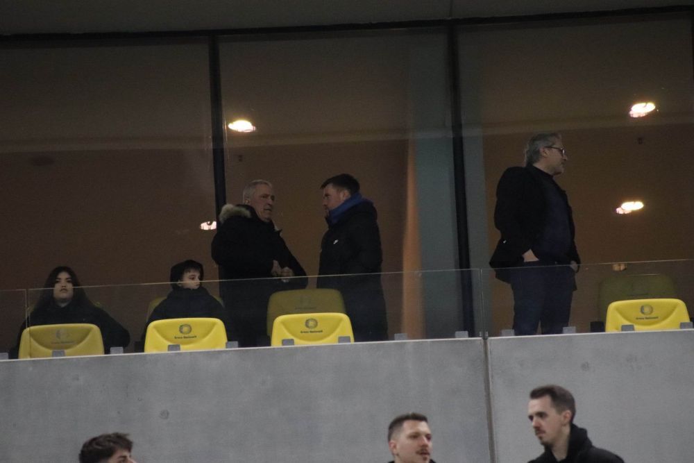 Cu cine a fost surprins Mihai Pintilii, în lojă, înainte de FCSB - Petrolul Ploiești_5