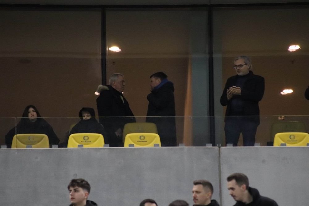 Cu cine a fost surprins Mihai Pintilii, în lojă, înainte de FCSB - Petrolul Ploiești_6