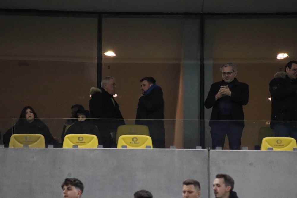Cu cine a fost surprins Mihai Pintilii, în lojă, înainte de FCSB - Petrolul Ploiești_7