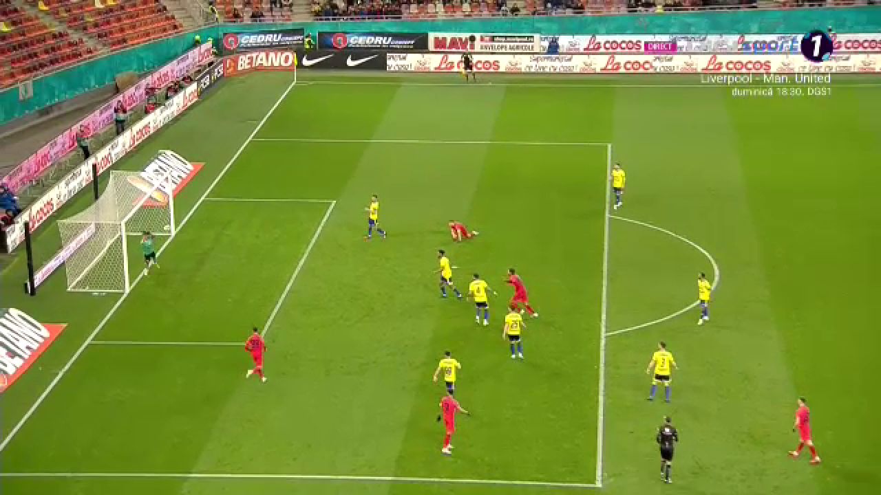 A văzut la Neymar? Octavian Popescu a încercat un gol spectaculos. Vâlceanu a respins cu mare dificultate_6