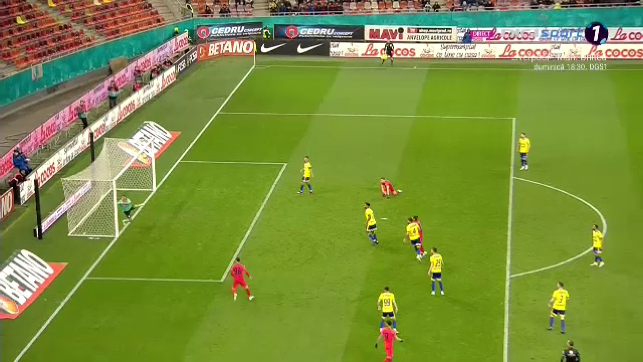 A văzut la Neymar? Octavian Popescu a încercat un gol spectaculos. Vâlceanu a respins cu mare dificultate_7